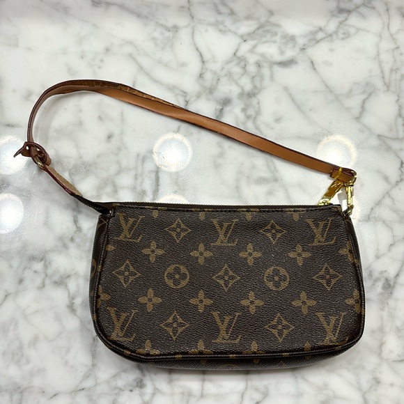 Louis Vuitton Handbags - Vintage Louis Vuitton Monogram Pochette